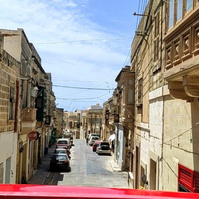 Passeio de ônibus em Gozo.