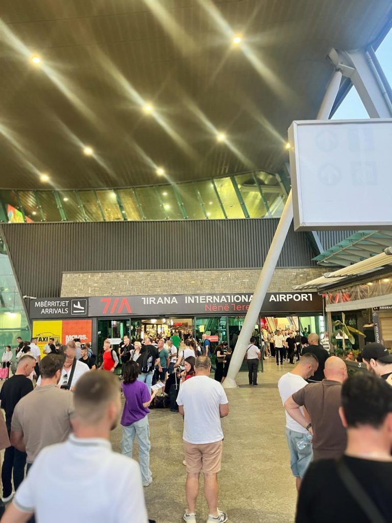 Aeroporto International de Tirana - Albânia